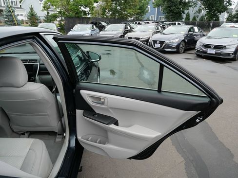 Used 2015 Toyota Camry LE FWD image 32