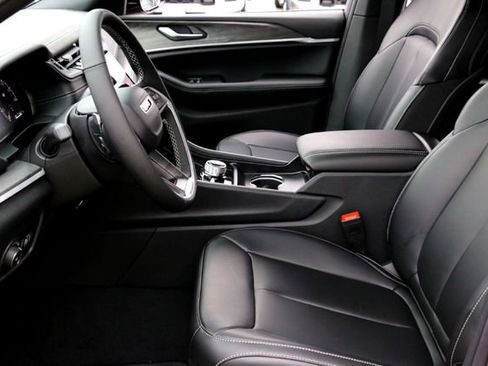 New 2025 Jeep Grand Cherokee L Limited AWD/4WD image 9