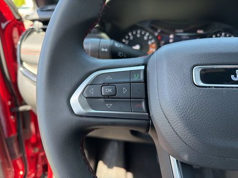 Used 2025 Jeep Compass Trailhawk AWD/4WD image 16