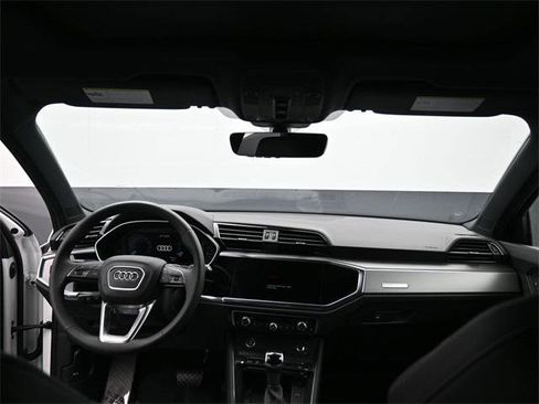New 2025 Audi Q3 2.0T Premium image 10