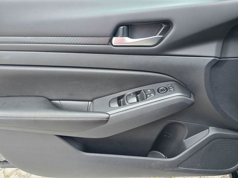 Used 2025 Nissan Altima 2.5 SV FWD image 8