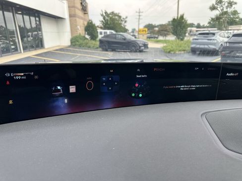 Certified 2025 Lincoln Navigator Reserve AWD/4WD image 10