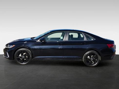 Used 2025 Volkswagen Jetta SE image 7