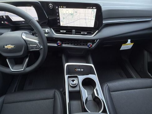 New 2026 Chevrolet Equinox LT w/ Convenience Package II FWD image 12