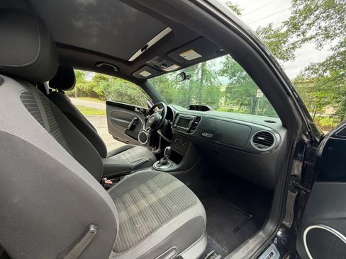 Used 2014 Volkswagen Beetle R-Line image 22