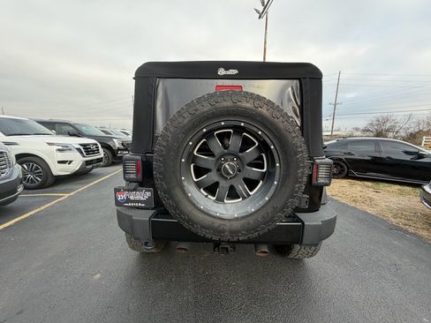 Used 2013 Jeep Wrangler Unlimited Sahara w/ Connectivity Group image 4
