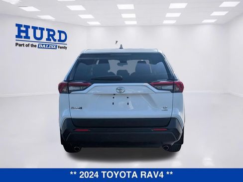 Used 2024 Toyota RAV4 LE AWD/4WD image 5