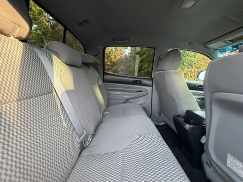 Used 2014 Toyota Tacoma PreRunner w/ SR5 Package RWD image 22