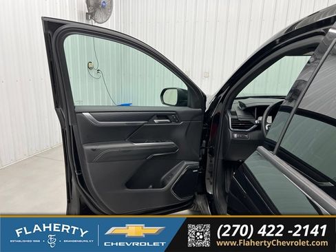 Used 2026 GMC Acadia Elevation w/ Elevation Premium Package FWD image 8