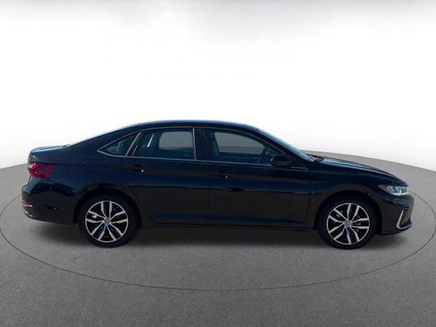 Used 2025 Volkswagen Jetta SE image 16