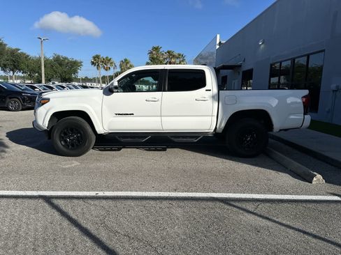 Used 2022 Toyota Tacoma SR5 w/ Technology Package RWD image 5
