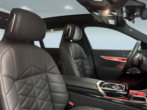 Certified 2023 BMW 740i w/ Parking Assistance Package image 31