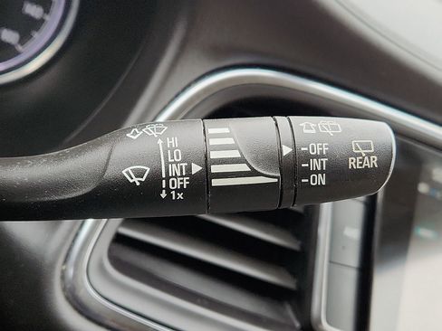 Used 2019 Buick Enclave Essence image 21