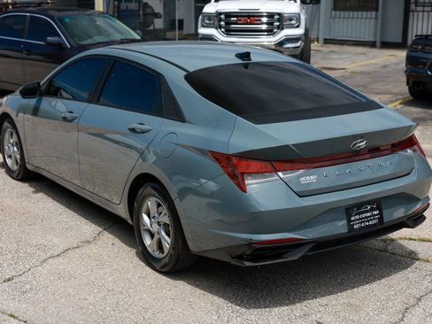 Used 2021 Hyundai Elantra SE FWD image 3