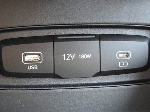 Used 2025 Hyundai Venue SEL FWD image 5