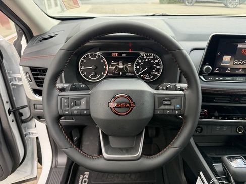 New 2026 Nissan Rogue SV AWD/4WD image 18