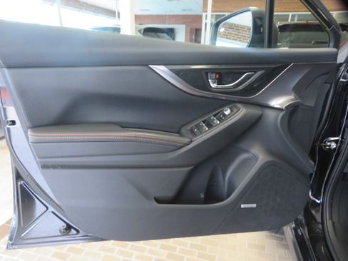 Used 2018 Subaru Crosstrek 2.0i Limited image 13