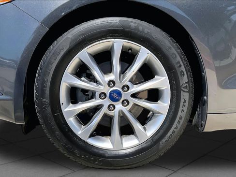 Used 2017 Ford Fusion SE FWD image 11