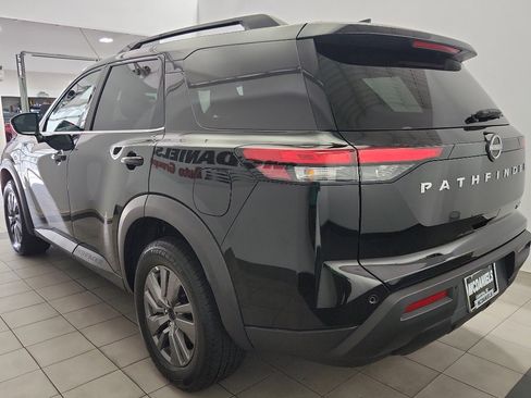 Used 2024 Nissan Pathfinder SV image 5
