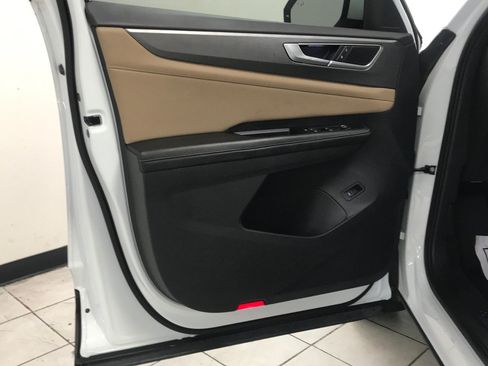 Used 2024 Volkswagen Atlas Cross Sport SE FWD image 8