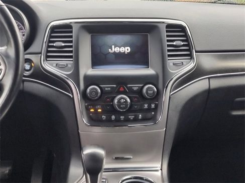 Used 2018 Jeep Grand Cherokee Limited image 16
