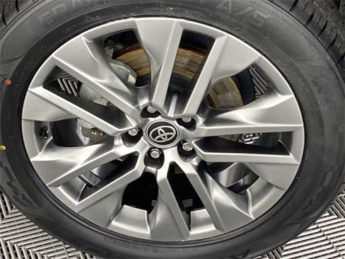 Used 2023 Toyota RAV4 XLE Premium image 29