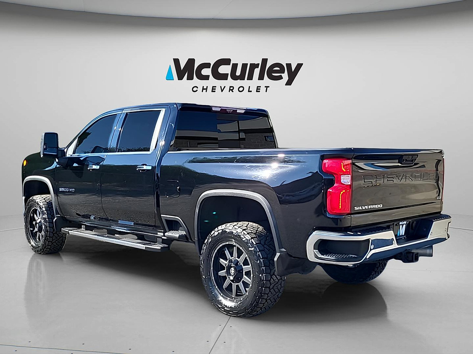 Used 2020 Chevrolet Silverado 3500 LTZ w/ LTZ Premium Package AWD/4WD image 5