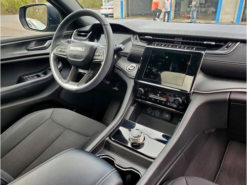 Used 2024 Jeep Grand Cherokee Laredo X w/ Luxury Tech Group I image 11