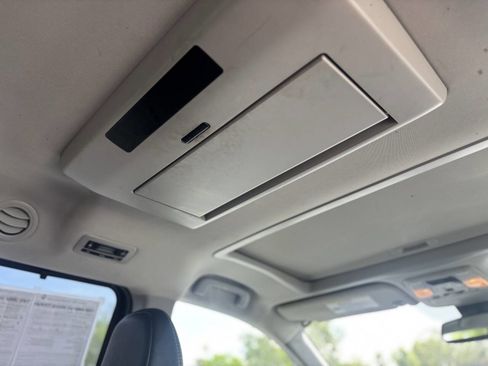 Used 2018 Toyota Sienna SE Premium w/ Carpet Mat Package image 27