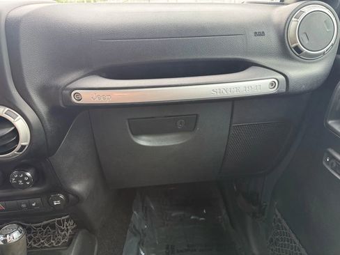 Used 2017 Jeep Wrangler Unlimited Rubicon image 30