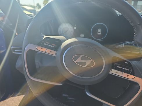 Used 2025 Hyundai Elantra SEL FWD image 13