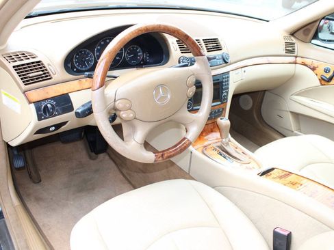 Used 2009 Mercedes-Benz E 350 4MATIC Wagon image 13