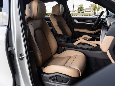 Certified 2026 Porsche Cayenne AWD/4WD image 42