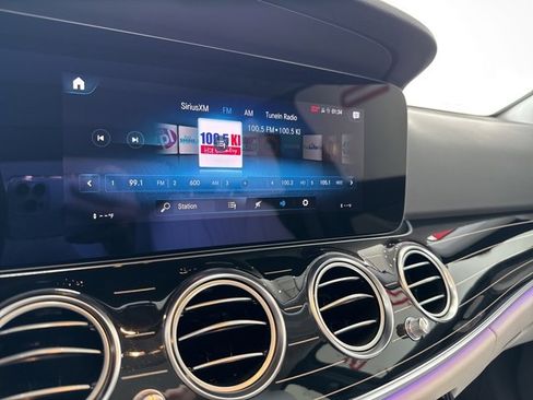 Used 2022 Mercedes-Benz E 350 4MATIC Sedan w/ AMG Line Exterior image 31