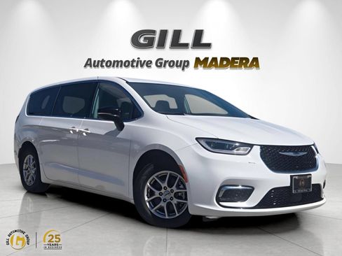Used 2024 Chrysler Pacifica Touring-L FWD image 1