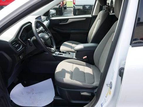 Used 2022 Ford Escape SE w/ Cold Weather Package AWD/4WD image 2