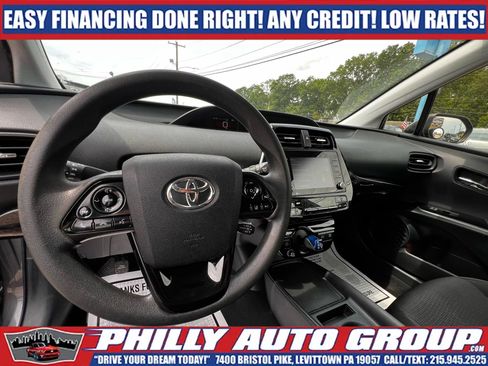 Used 2021 Toyota Prius LE FWD image 12