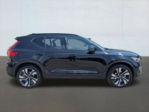 Used 2023 Volvo XC40 B5 Plus w/ Protection Package Premier AWD/4WD image 6