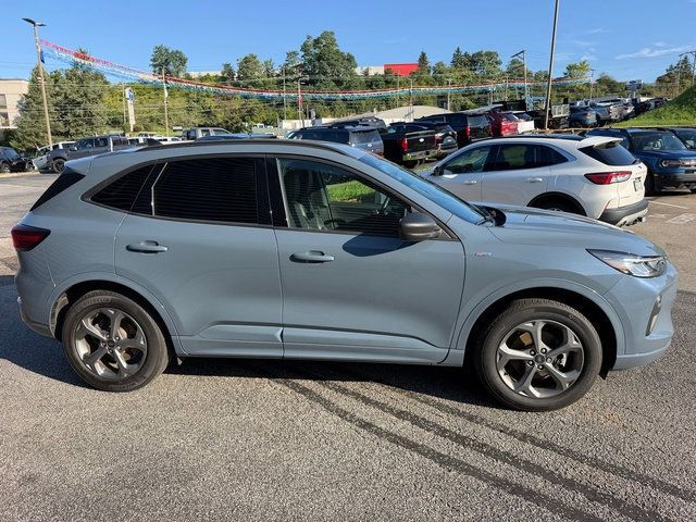 Used 2024 Ford Escape ST-Line w/ Tech Pack #1 AWD/4WD image 9