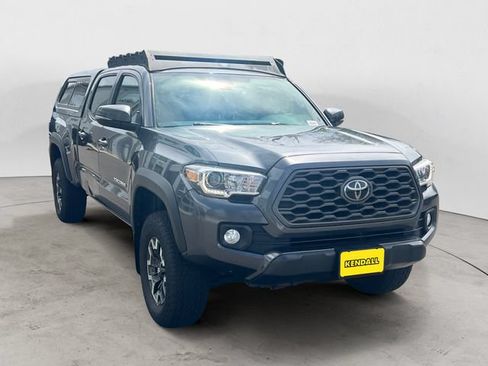 Used 2021 Toyota Tacoma TRD Off-Road w/ TRD Premium Off Road Package AWD/4WD image 3
