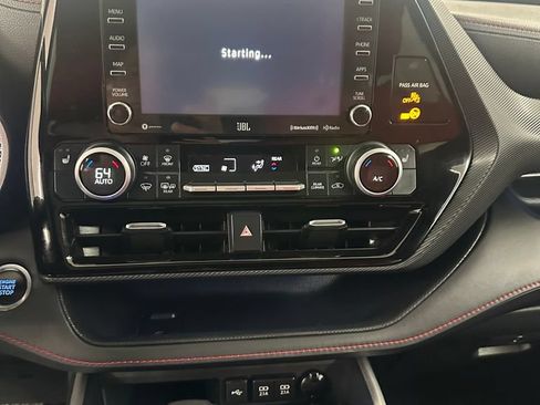 Used 2021 Toyota Highlander XSE AWD/4WD image 19