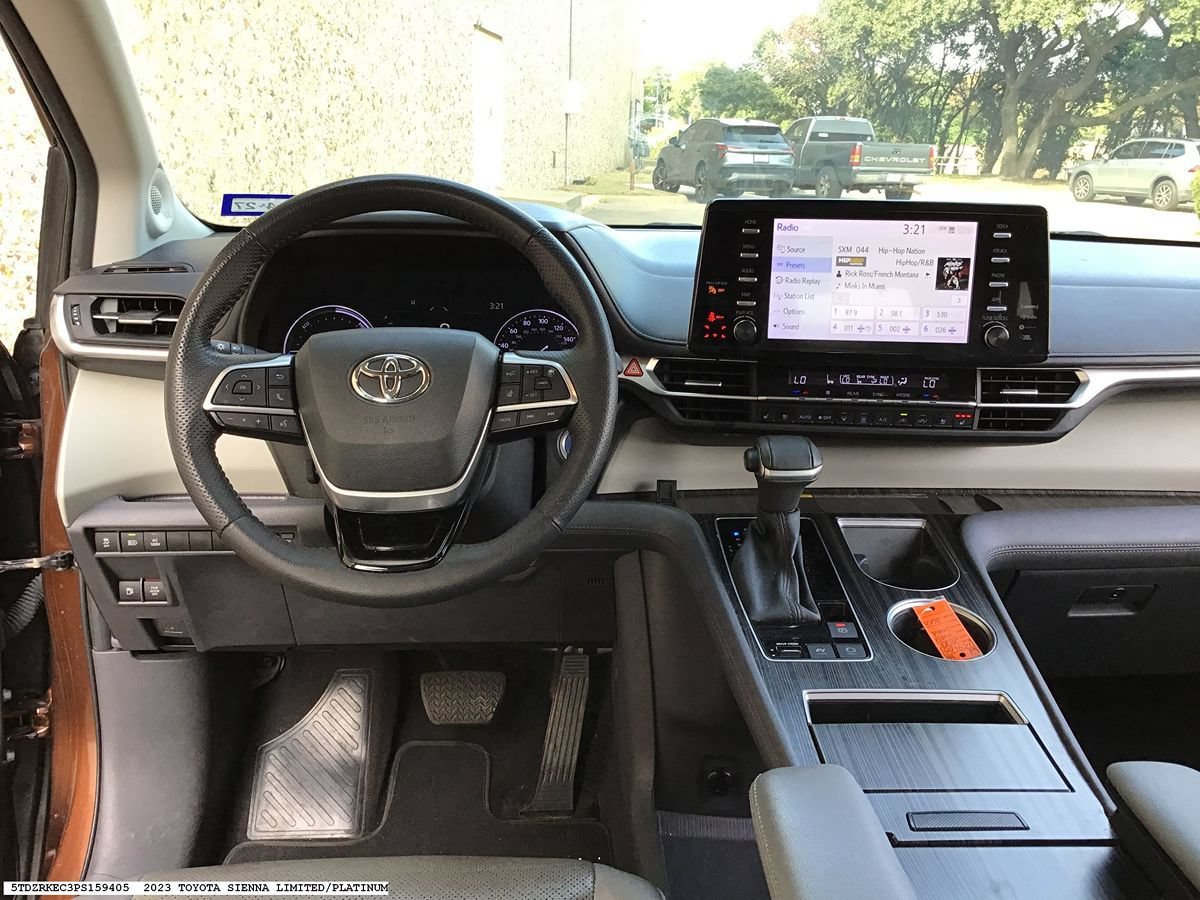 Used 2023 Toyota Sienna Limited FWD image 13