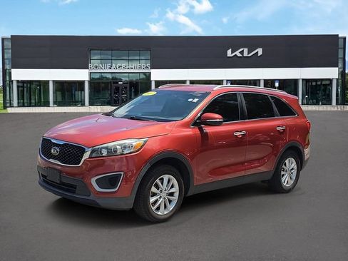 Used 2017 Kia Sorento FWD image 2