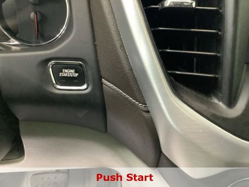 Used 2023 GMC Acadia SLT w/ Technology Package AWD/4WD image 17