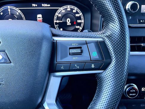 Used 2025 Mitsubishi Outlander SE AWD/4WD image 25