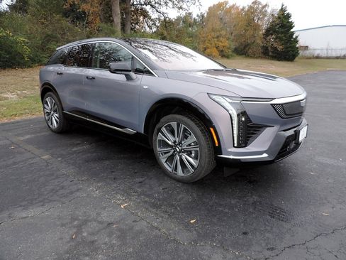 New 2026 Cadillac Optiq Luxury 2 image 3