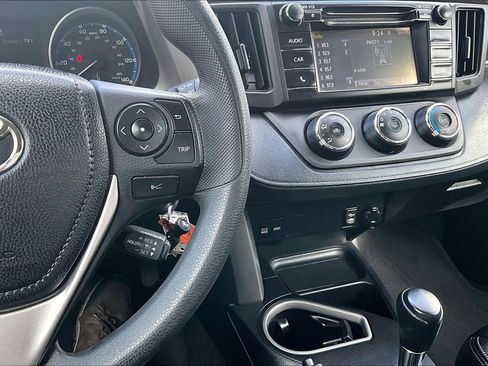 Used 2018 Toyota RAV4 LE image 27