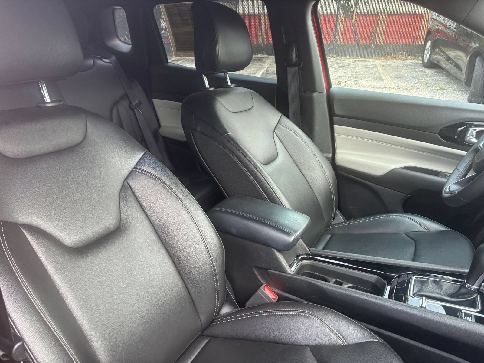 Used 2025 Jeep Compass Limited AWD/4WD image 30
