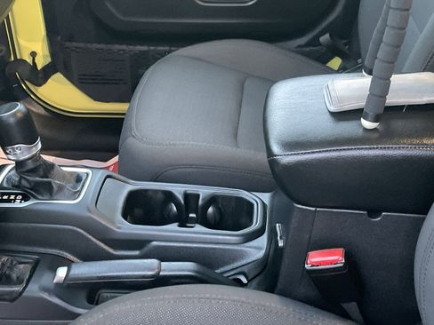 Used 2023 Jeep Gladiator Willys image 36