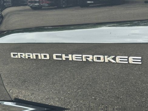 Used 2016 Jeep Grand Cherokee Overland w/ Advanced Technology Group AWD/4WD image 8